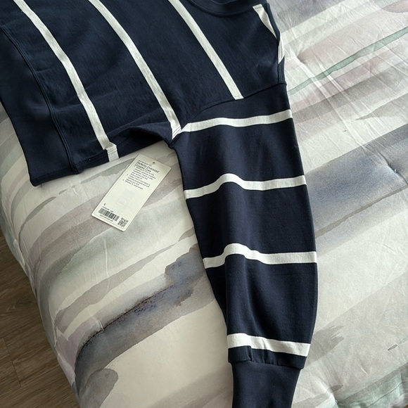 NEW Perfectly Oversized Cropped Crew - Picture 3 of 6